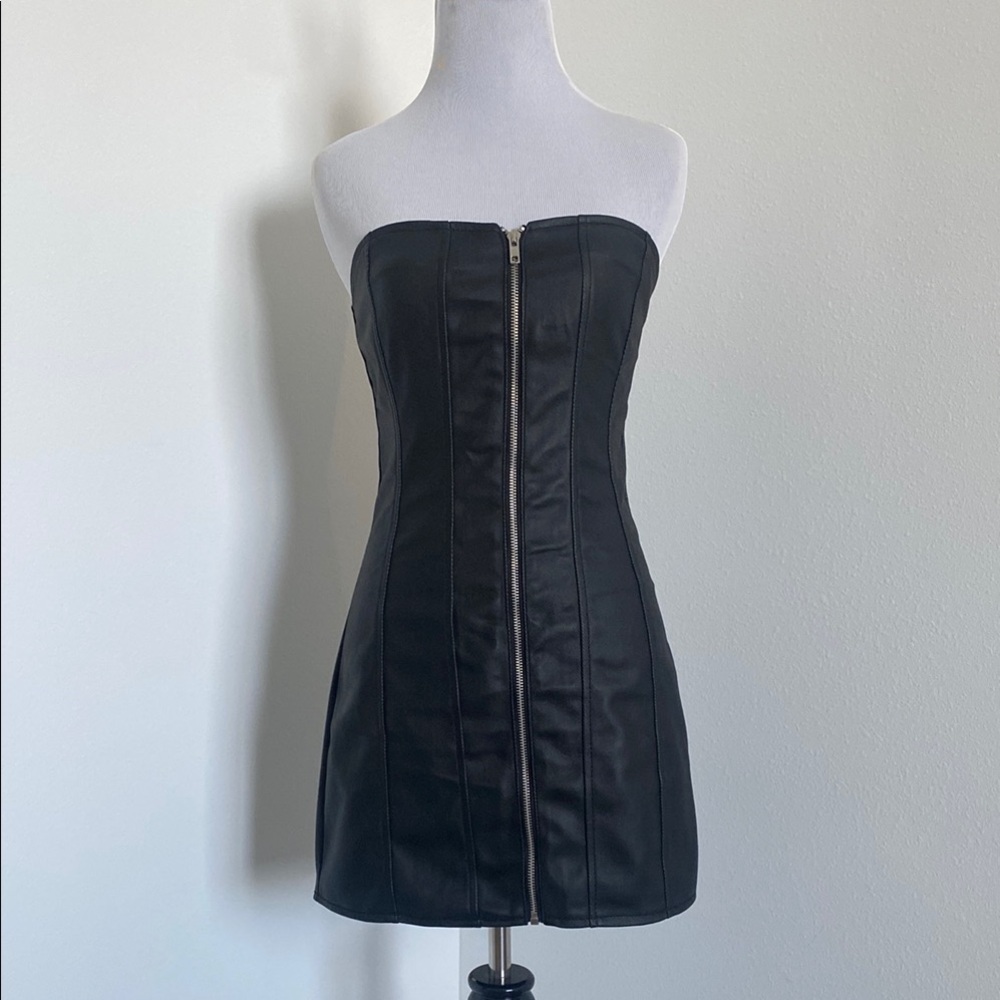 Pretty Little Thing Elegant Black leather Strapless Dress